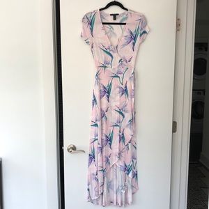 Tropical floral wrap midi dress! 🌸🌺
